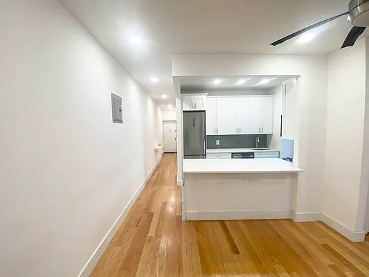 Rented by EastMount Realty LLC | media 29