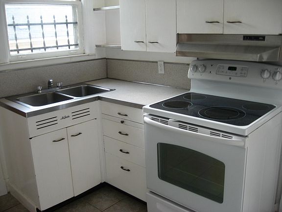 5th image of 571 N Avalon St