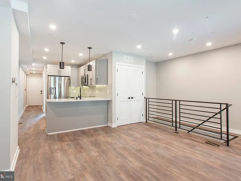 1619 Bainbridge St #1 — Photo 6