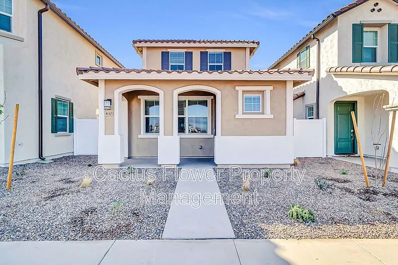 8303 E Prairie Ave