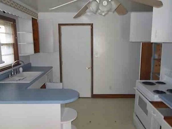 3rd image of 2025 Twin Oaks Ave
