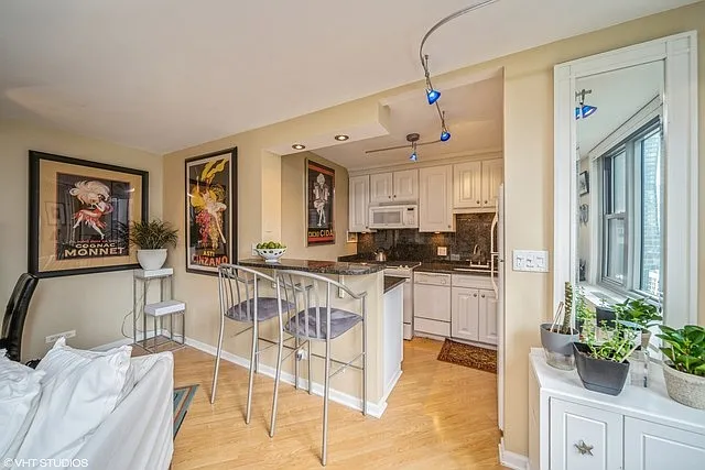 400 E Randolph St #2622 — Photo 5