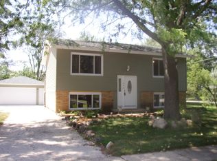 1000 Mark St, South Elgin, IL 60177