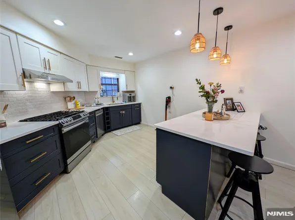 20 Quincy Ln APT C, West Milford, NJ 07480