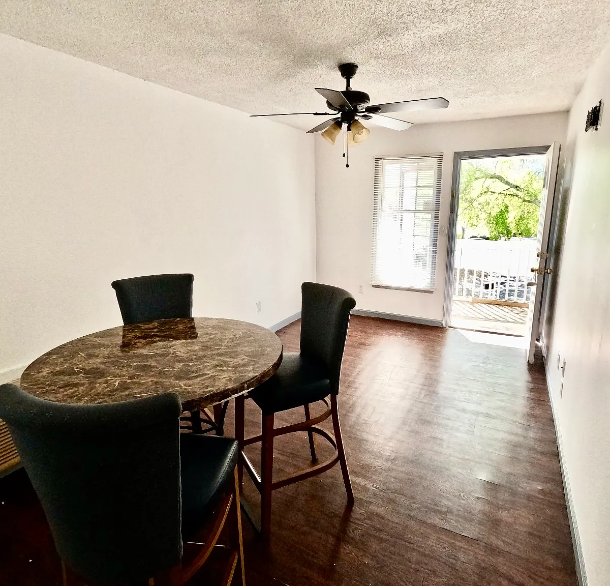 2 bed, 1000 sqft, $1,400 — Photo 3