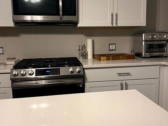 5th image of 322 West St