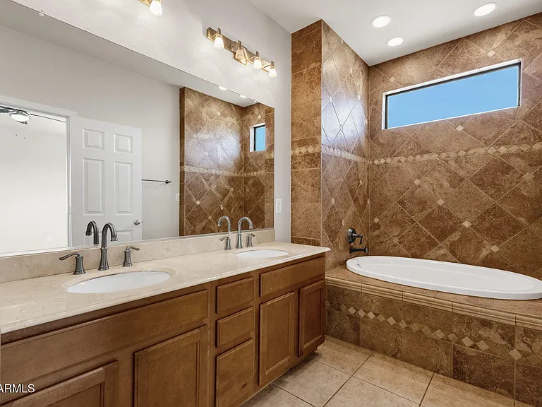 3074 S Southwind Dr — Photo 32