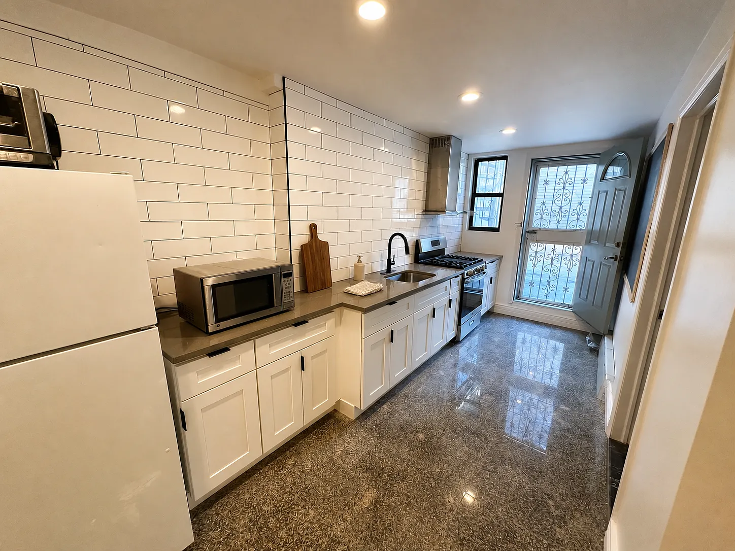 2 bed, 1.5 bath, $3,795 — Photo 2