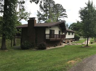 92 W Lake Dr, Troy, IL 62294