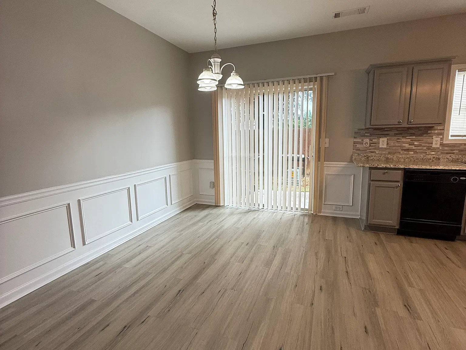 3 bed, 2.5 bath, 1696 sqft, $2,100 — Photo 3