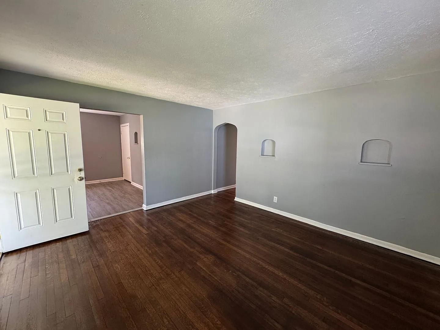 Fairgrounds 2 Bedrooms 1 Baths — Photo 3