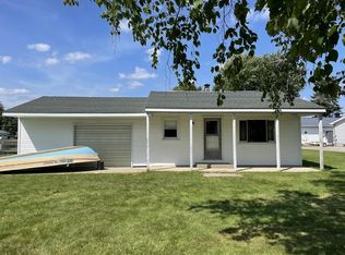 107 Pointview Ave, Houghton Lake, MI 48629