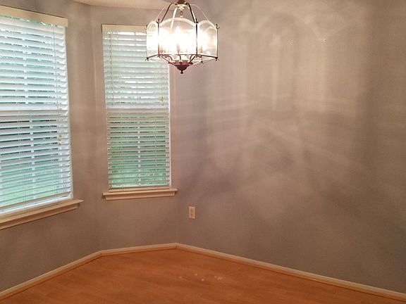 5th image of 1107 SW Tunbridge Dr
