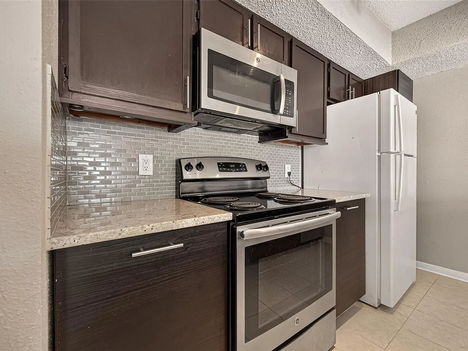 2818 S Bartell Dr — Photo 1