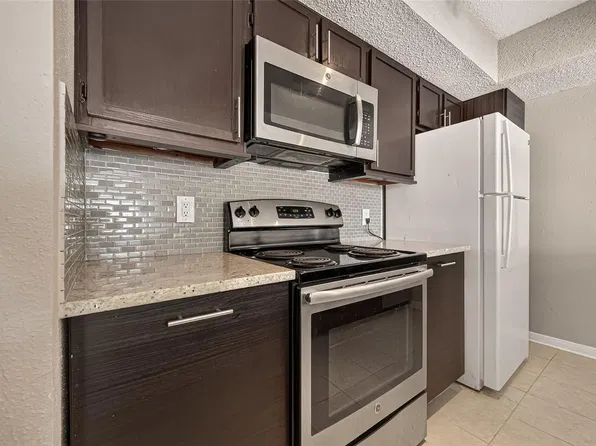 2818 S Bartell Dr APT 13, Houston, TX 77054
