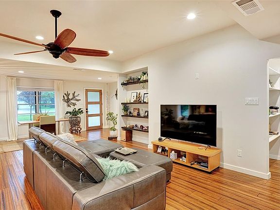 2nd image of 2745 Southwood Dr