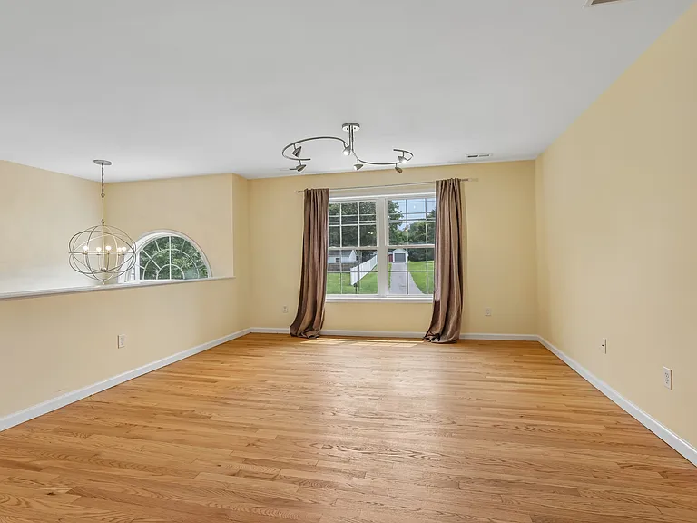 25 Red Schoolhouse Rd — Photo 8