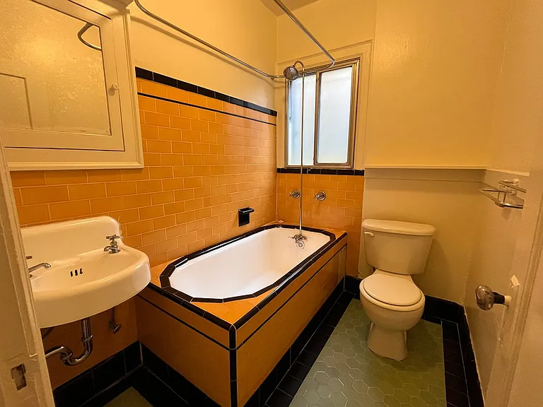 Lownsdale Apartments — Photo 9