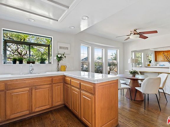 5th image of 221 Bernard Ave