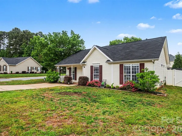 552 Chase Brook Dr, Rock Hill, SC 29732