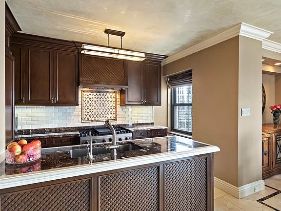 5th image of 160 E 38th St #27GH
