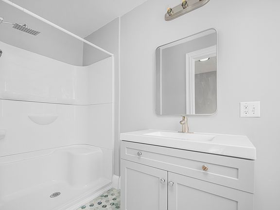 4th image of 200 Lexington Ave APT 2