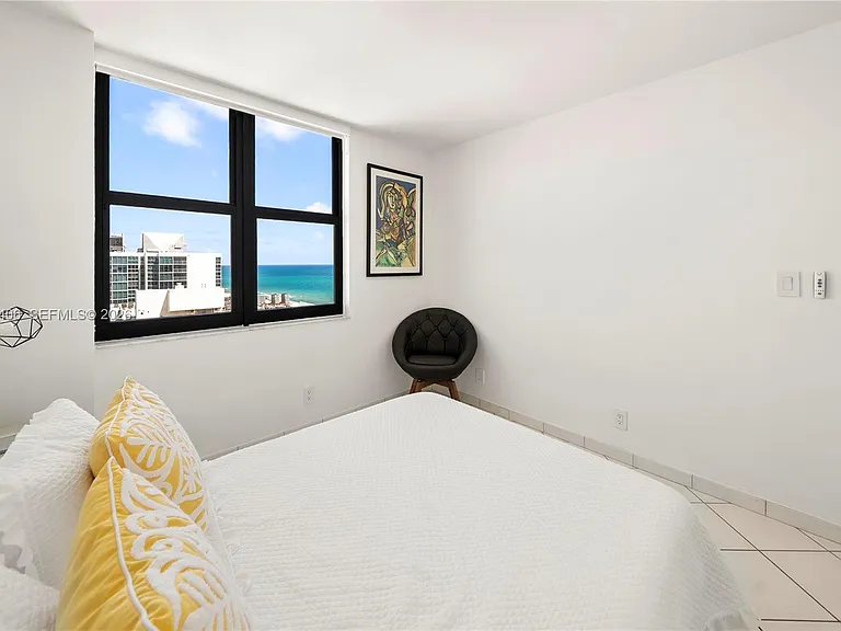 2555 Collins Ave #2402 — Photo 30