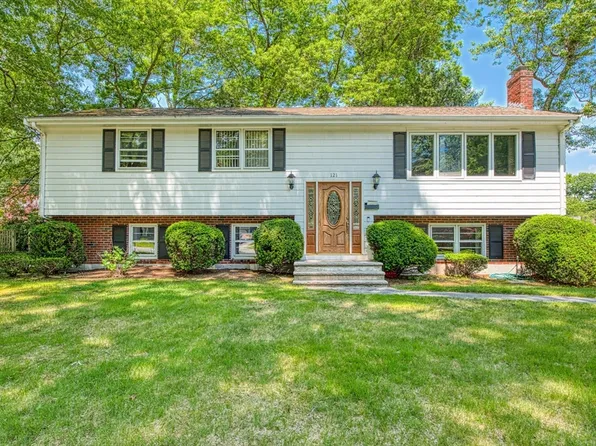 121 Bassick Cir, Stoughton, MA 02072