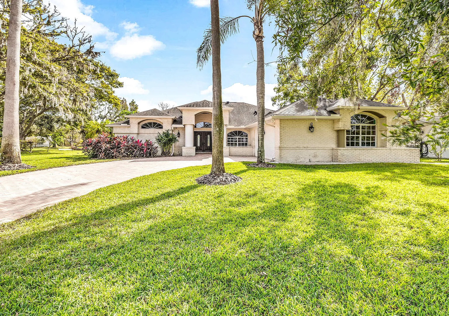 The Robins Nest|Lakefront Home w/ Pool & Theater — Photo 4