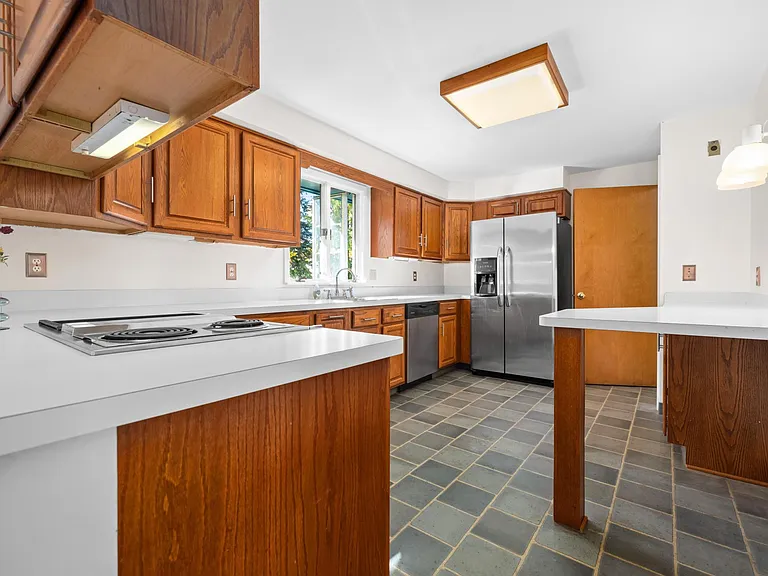 326 Cadman Dr — Photo 10