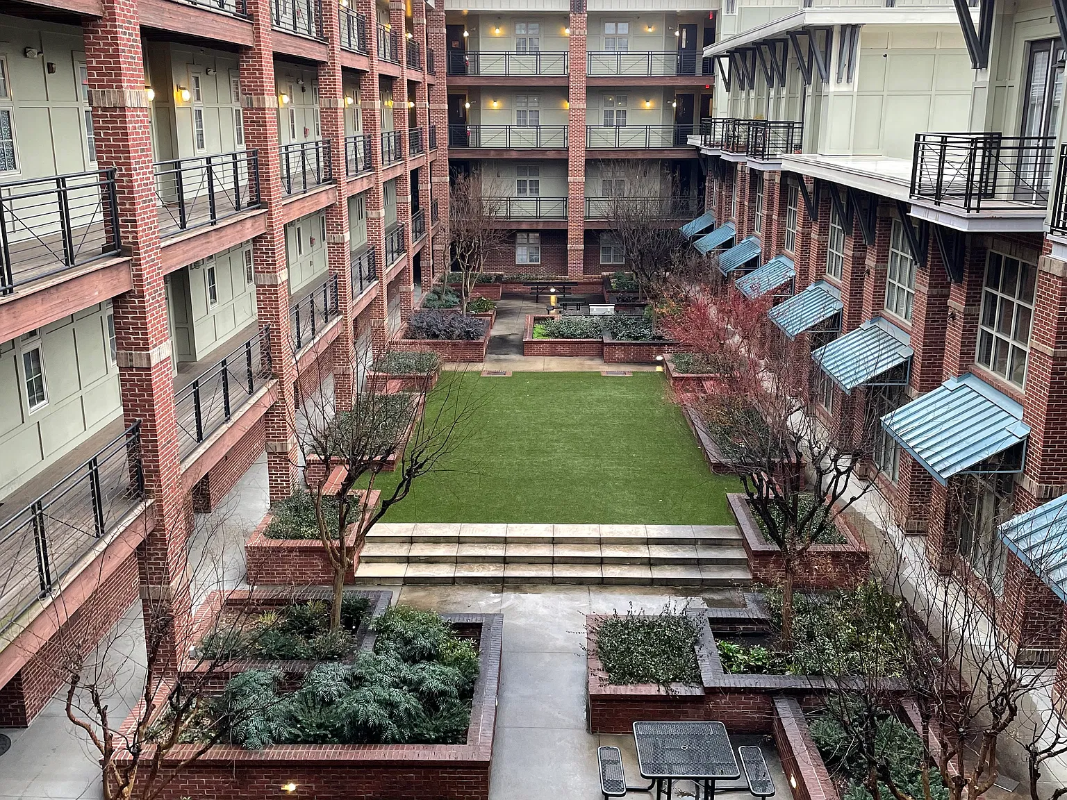 2 bed, 937 sqft, $1,999 — Photo 3