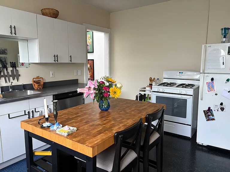 2085 Columbus Rd #4 — Photo 1