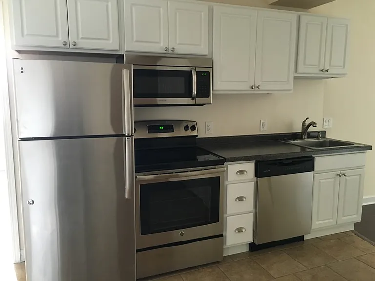 Mendota Lakeshore Apartments LLC — Photo 62