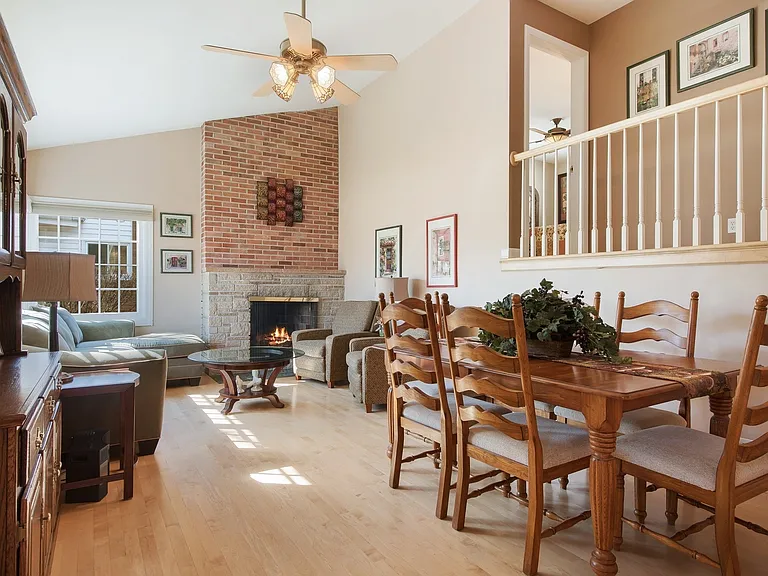 2322 Birchwood Ave — Photo 2