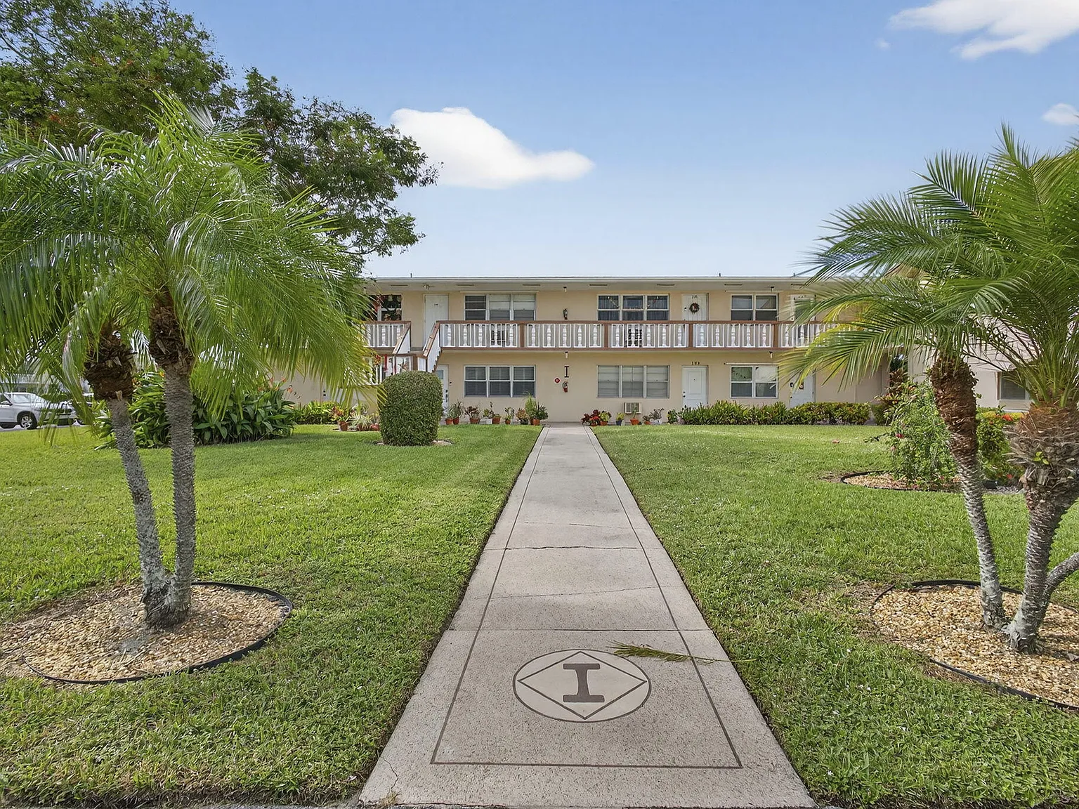 2 bed, 2.0 bath, 798 sqft, $1,850 — Photo 2