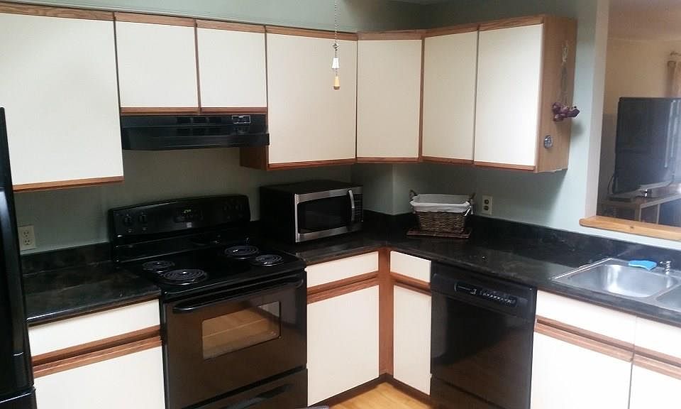 2nd image of 715 Ten Rod Rd APT J