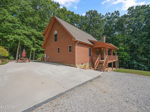 3rd image of 365 Hidden Hills Rd