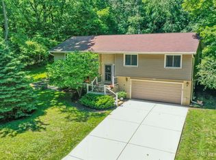 1010 Pioneer Rd, Algonquin, IL 60102