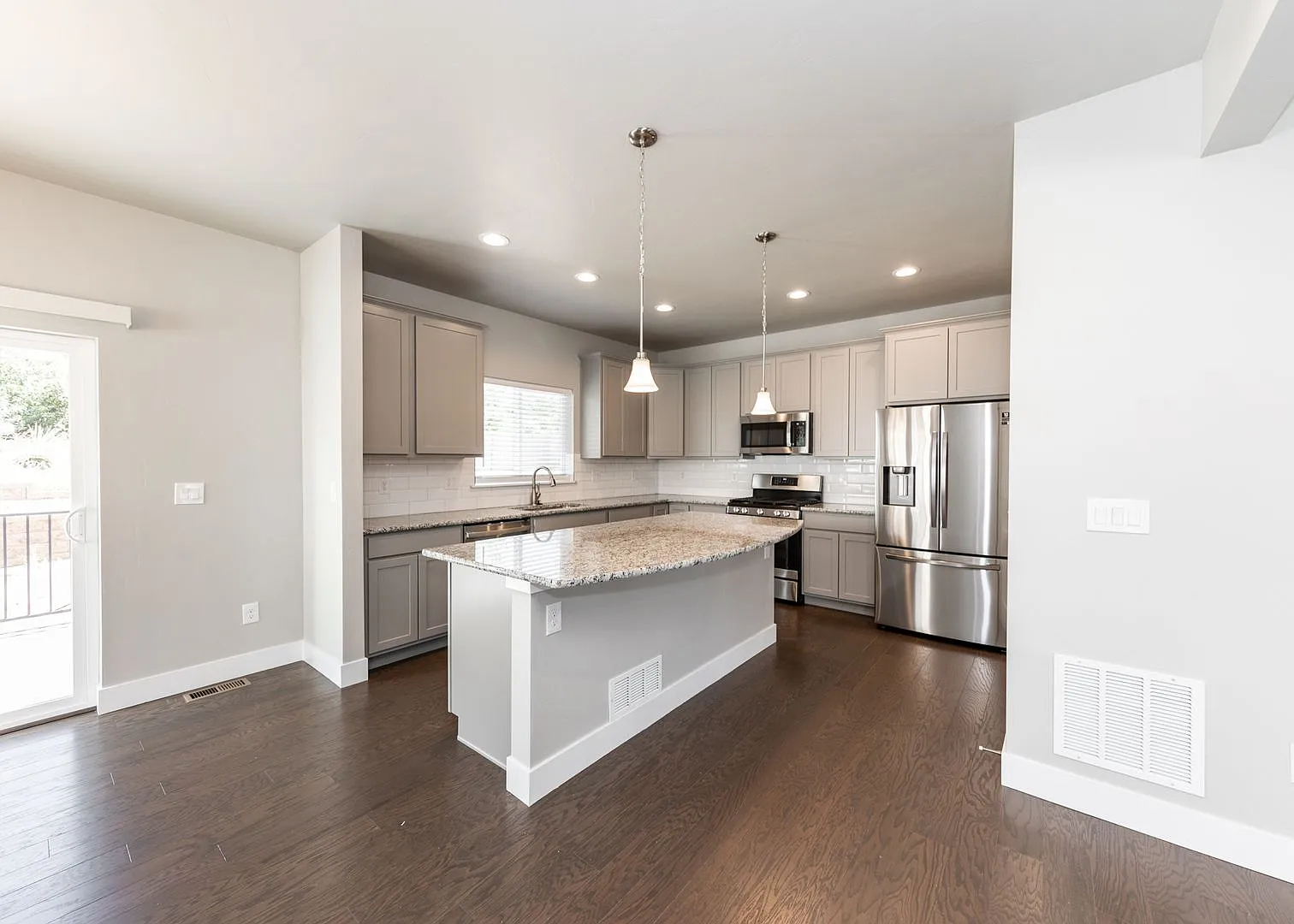 Stunning Like New 3 Bedroom Townhome — Photo 4