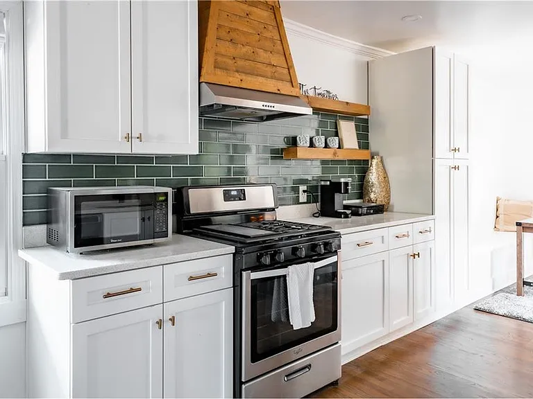 484 Glenwood Pl SE — Photo 4