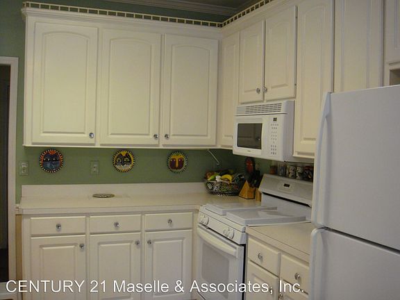4th image of 212 Elm Dr