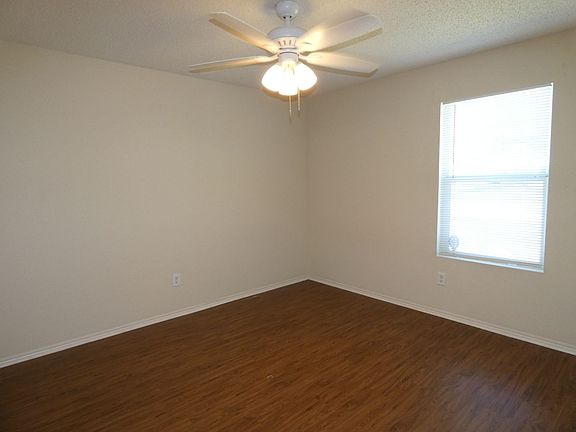 3rd image of 6920 Meadow Way Ln