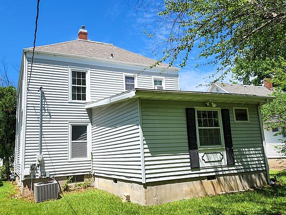 4th image of 810 E Normal St