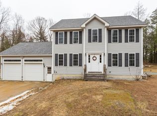 17 Country Rd, Deerfield, NH 03037