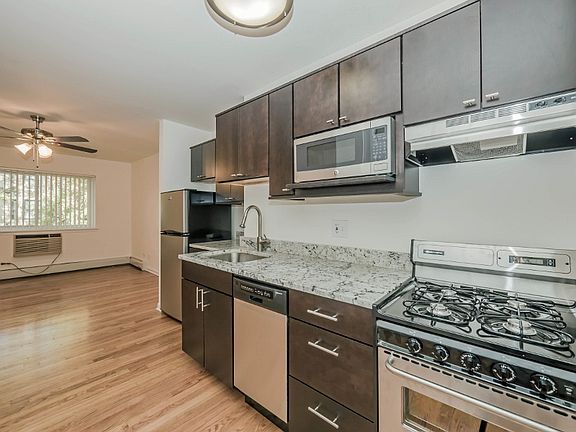 3rd image of 639-55 W Grace St #655501