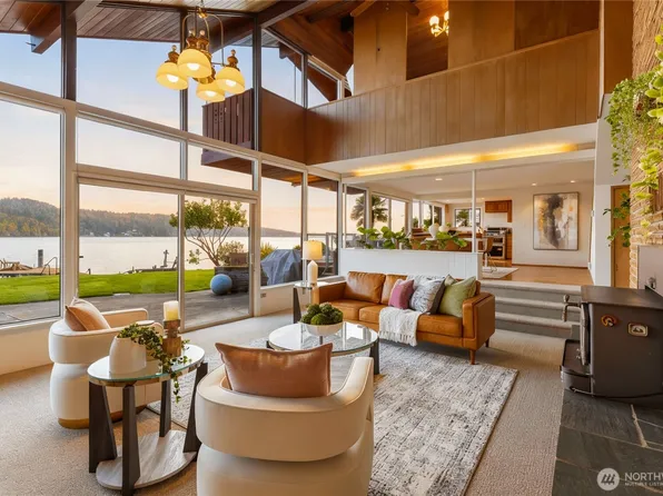 14026 Riviera Place NE, Seattle, WA 98125