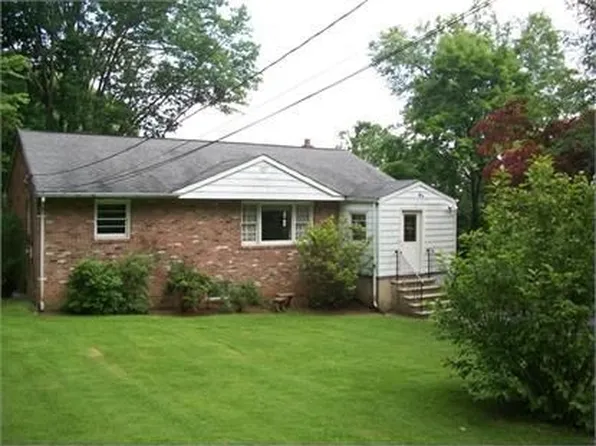 21 Pine St, Stirling, NJ 07980