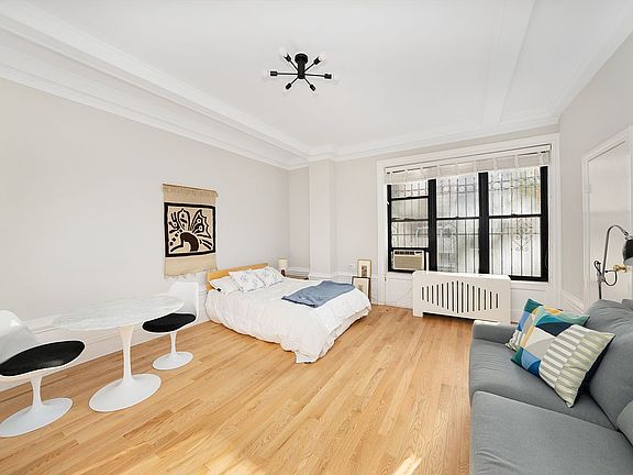3rd image of 210 Riverside Dr APT 1A