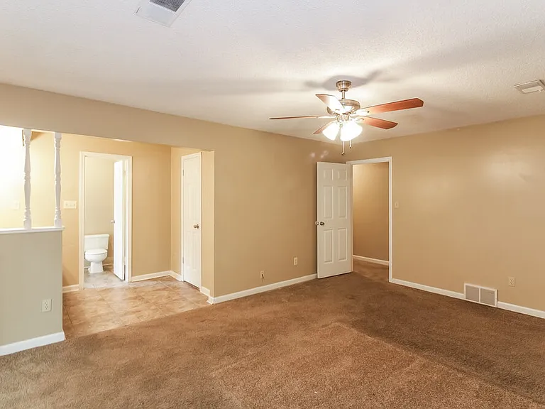 6708 Henredon Dr — Photo 13