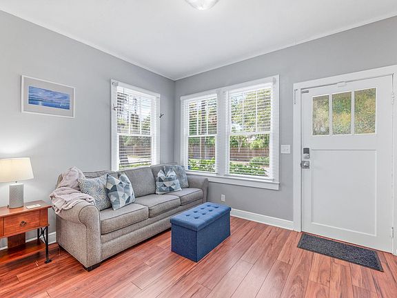 3rd image of 7 Park Ave